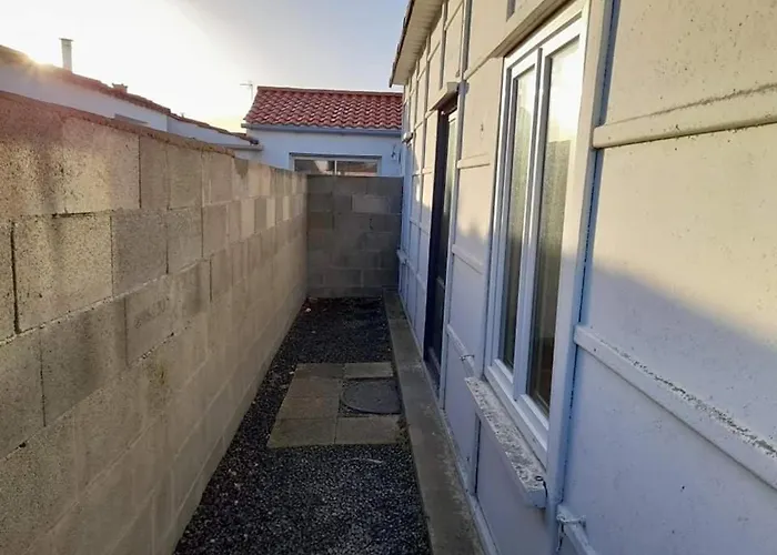 Maisonnee Avec Une Chambre