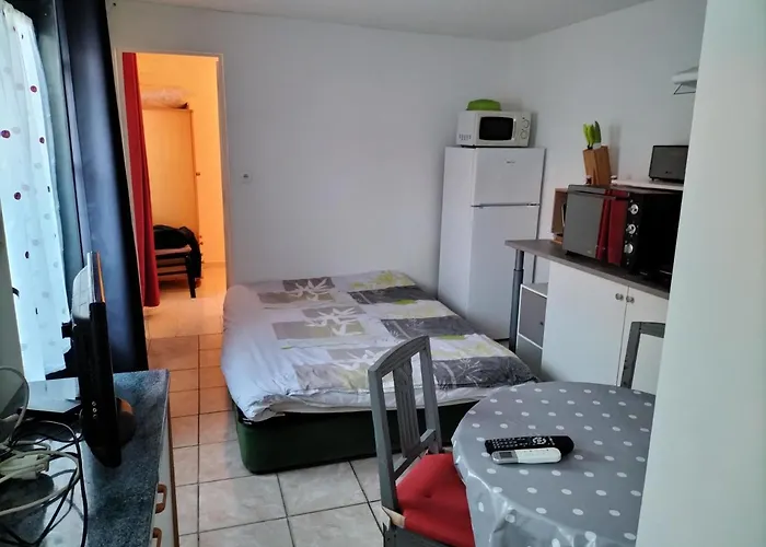 Maisonnee Avec Une Chambre