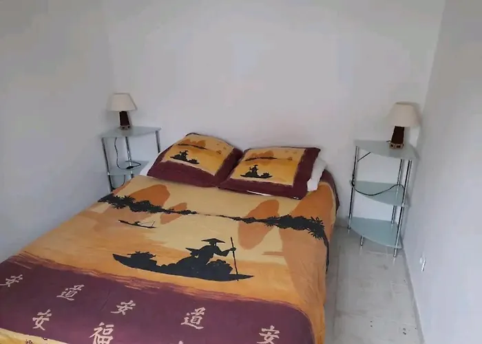 Maisonnee Avec Une Chambre